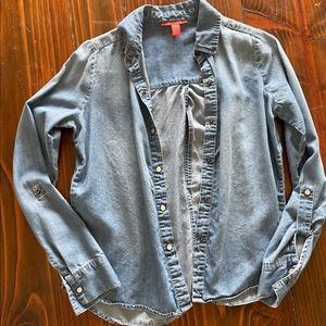 Long sleeve denim shirt with slit in back